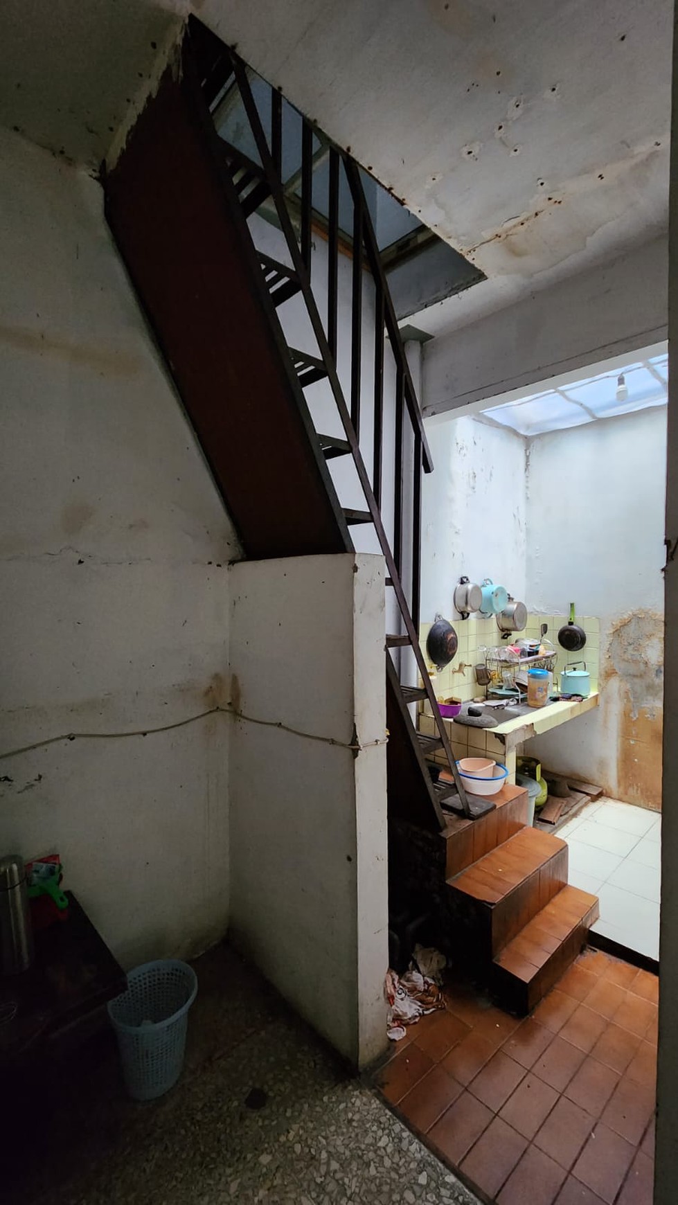 Dijual Rumah Lama Hitung Tanah di jl. Tanjung Duren, Grogol, Jakarta Barat