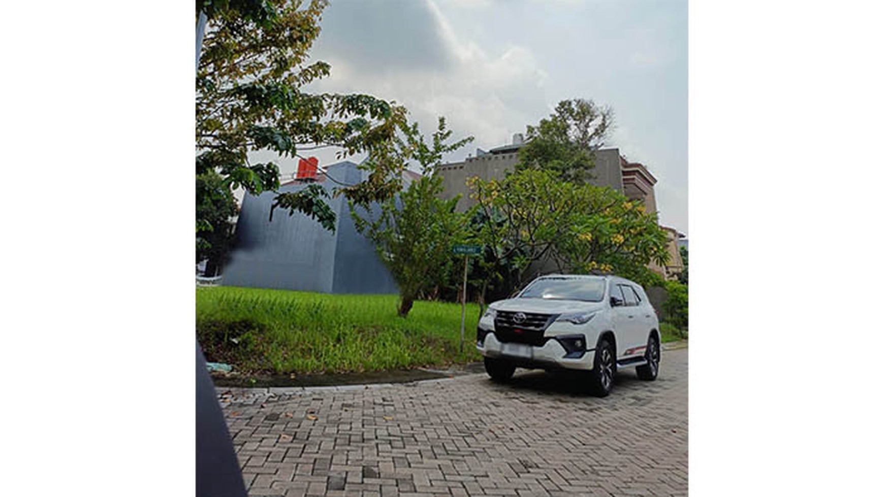 Tanah Hoek Villa Permata Gading, Kelapa Gading Luas 20x20,5m2.