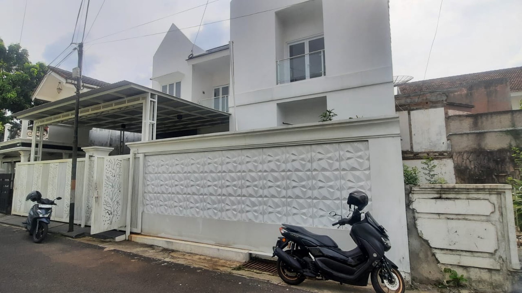 Rumah 2 Lantai Di Cipinang Indah