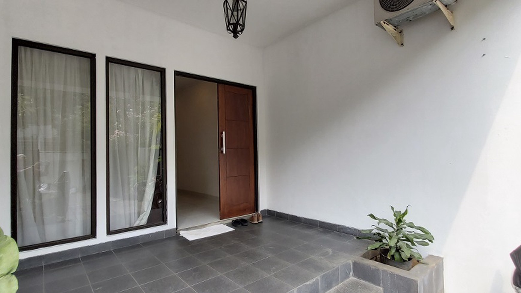 Rumah di Jalan Lauser, Kebayoran Baru, dengan konsep apartemen, disewa per lantai