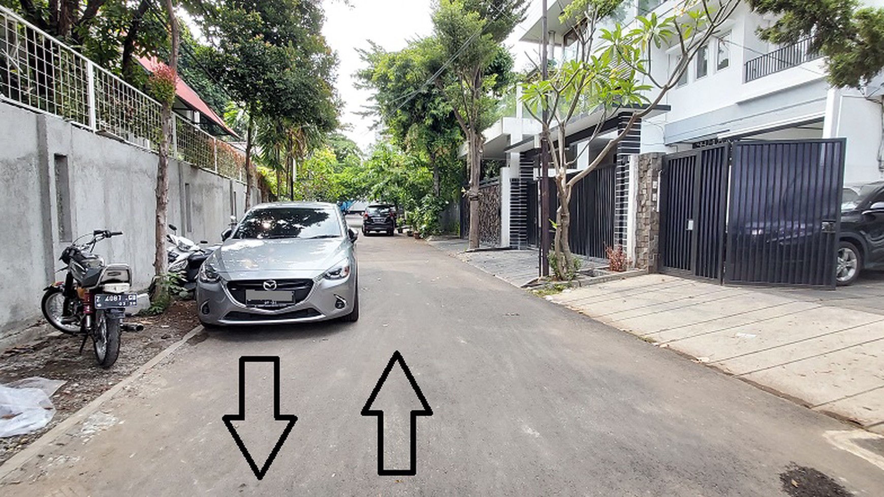 Rumah di Jalan Lauser, Kebayoran Baru, dengan konsep apartemen, disewa per lantai