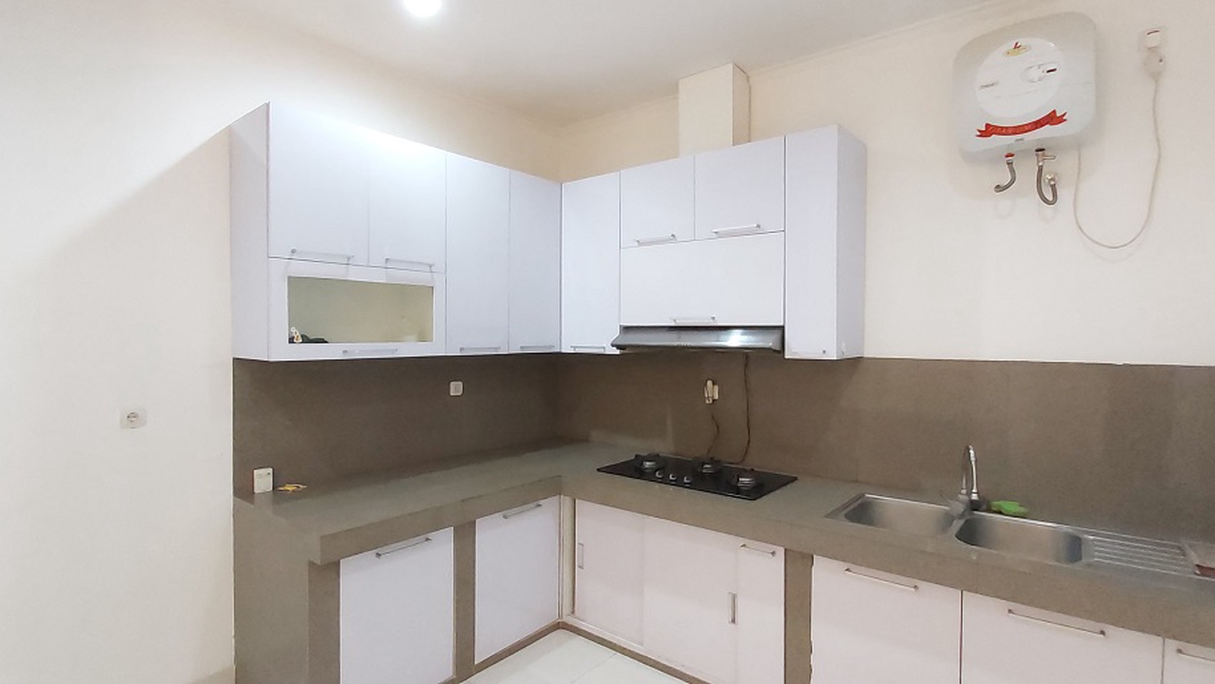 Rumah di Jalan Lauser, Kebayoran Baru, dengan konsep apartemen, disewa per lantai