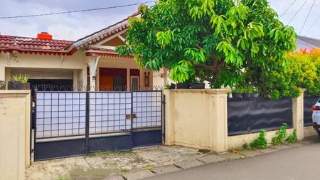 Rumah 1 Lantai dijual cepat lokasi dekat dengan pasar segar, dan mall di Cinere, Depok