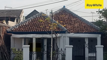 Dijual Rumah Strategis di Petemon Sidomulyo Surabaya Pusat