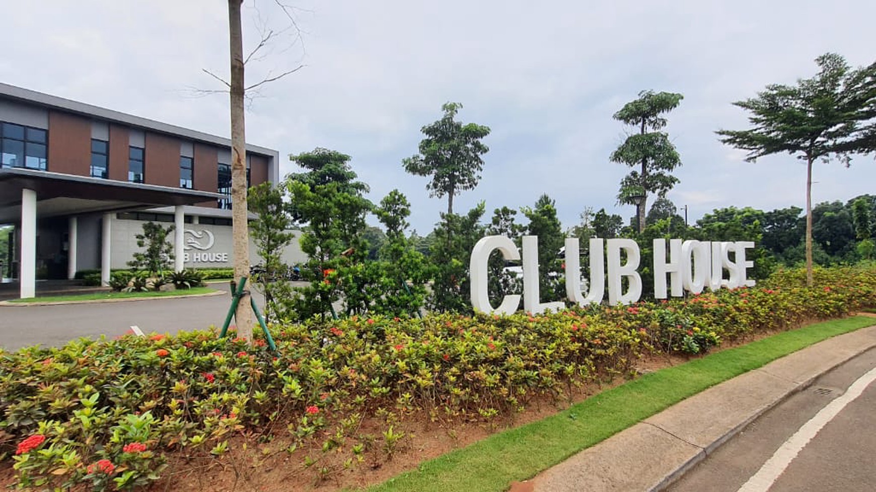 Rumah Modern Klasik di Tengah Kawasan Bisnis Cibubur, Citra Grand CBD Cibubur