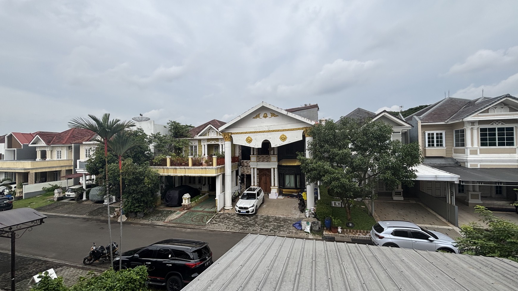 Rumah Cantik di Dalam Cluster Kota Wisata 