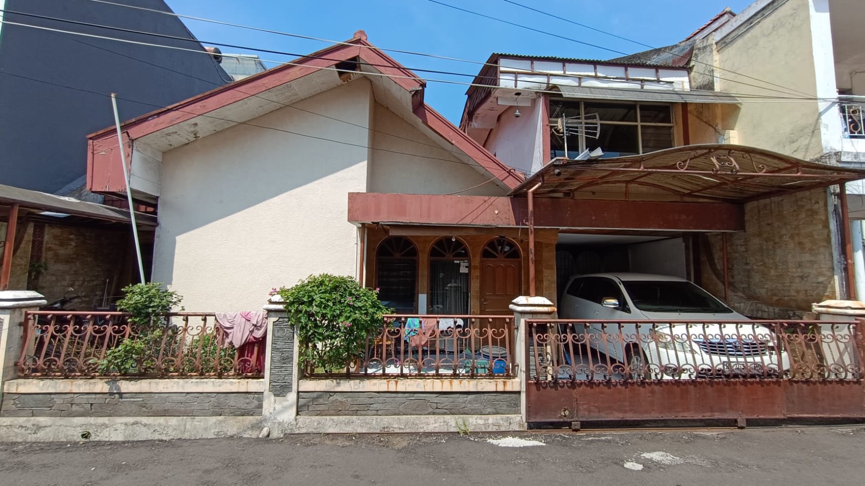 Rumah Tinggal di Jalan Sekelimus, Bandung - Jawa Barat 