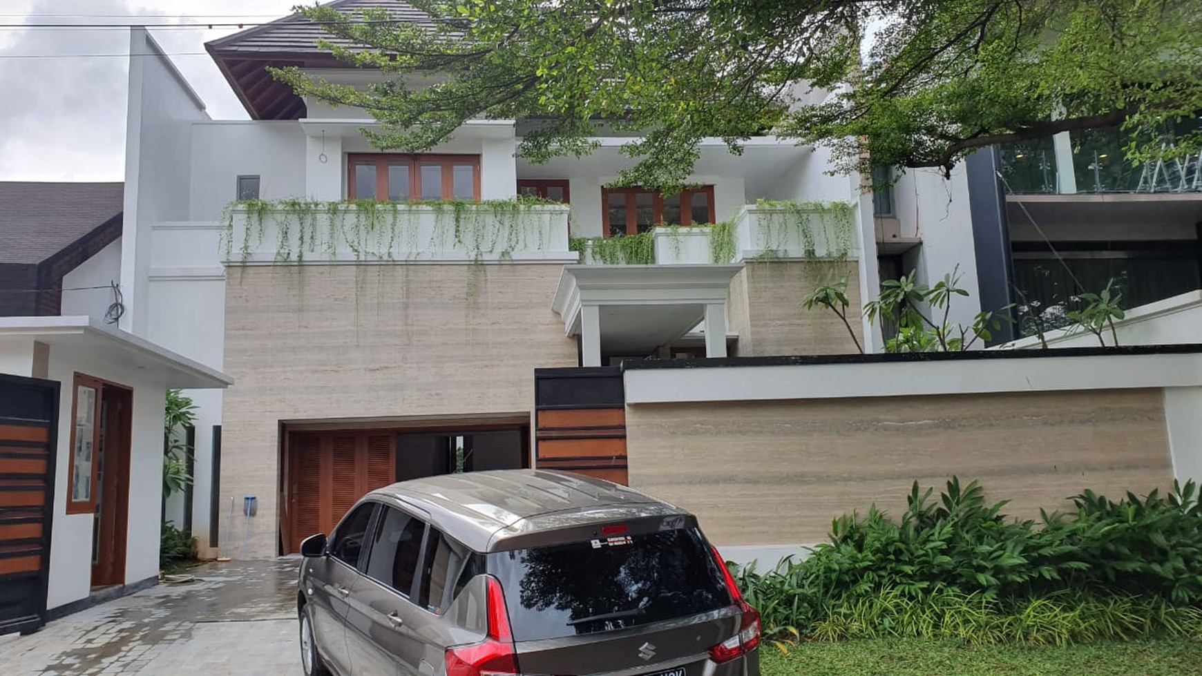 Rumah Mewah Ada Swimming Pool di Gedung Hijau Pondok Indah