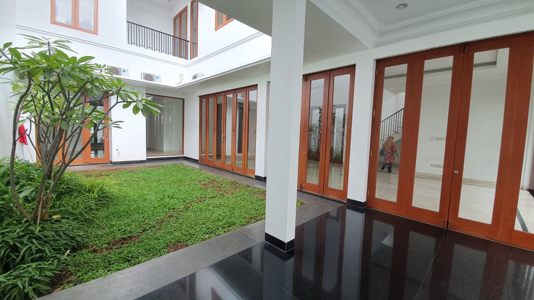 Rumah Mewah Ada Swimming Pool di Gedung Hijau Pondok Indah