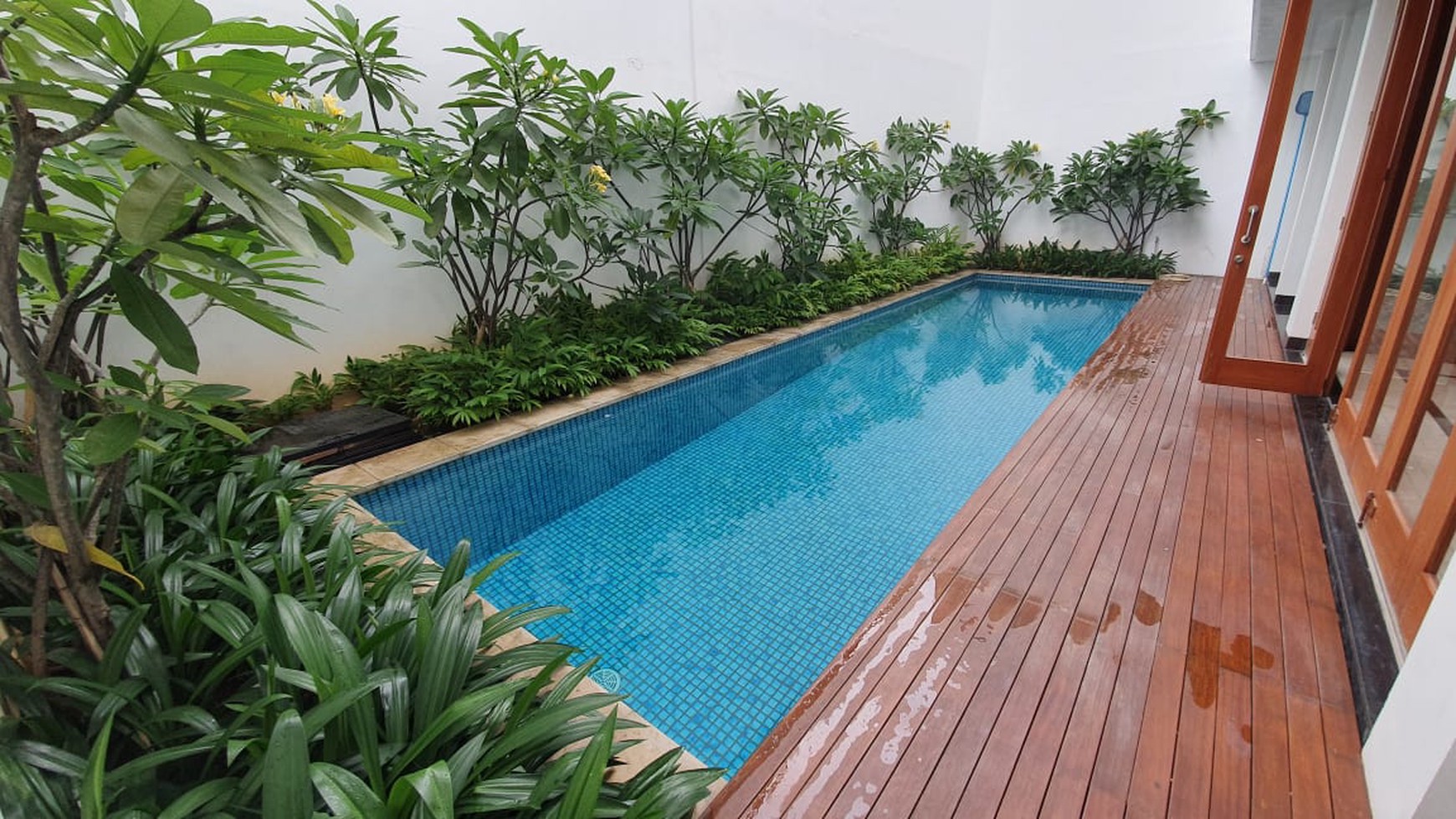 Rumah Mewah Ada Swimming Pool di Gedung Hijau Pondok Indah