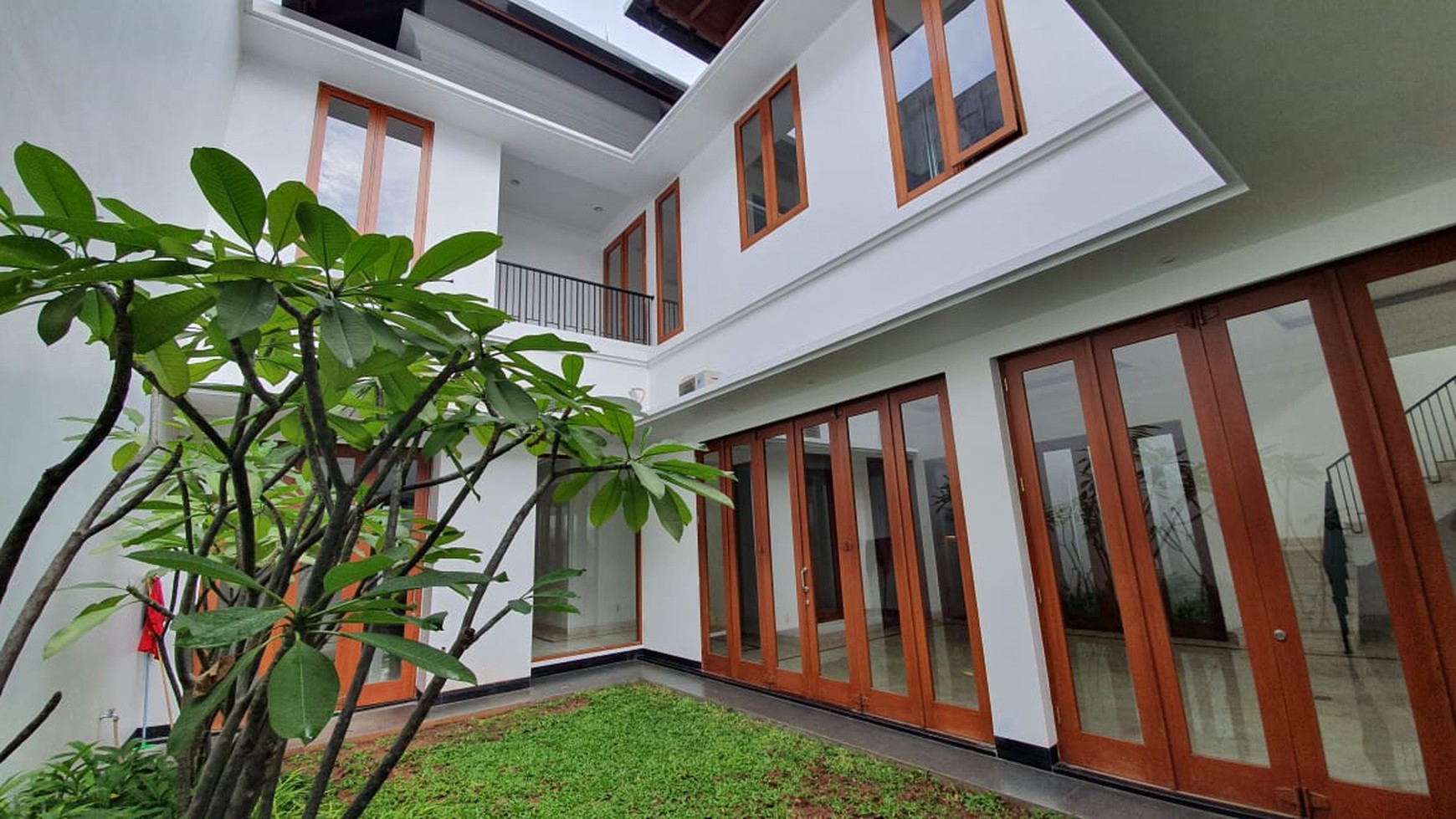 Rumah Mewah Ada Swimming Pool di Gedung Hijau Pondok Indah