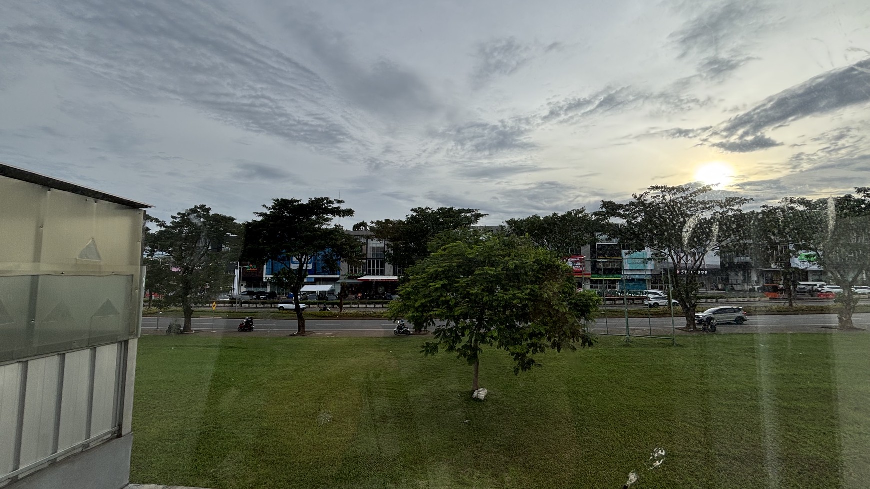 Rumah Kokoh 2 Lantai, Rapi Siap Huni Full Renovasi di Kota Wisata Cibubur