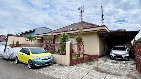 RUMAH ASRI DENGAN POSISI HOEK DI PERTUKANGAN SELATAN, JAKARTA SELATAN