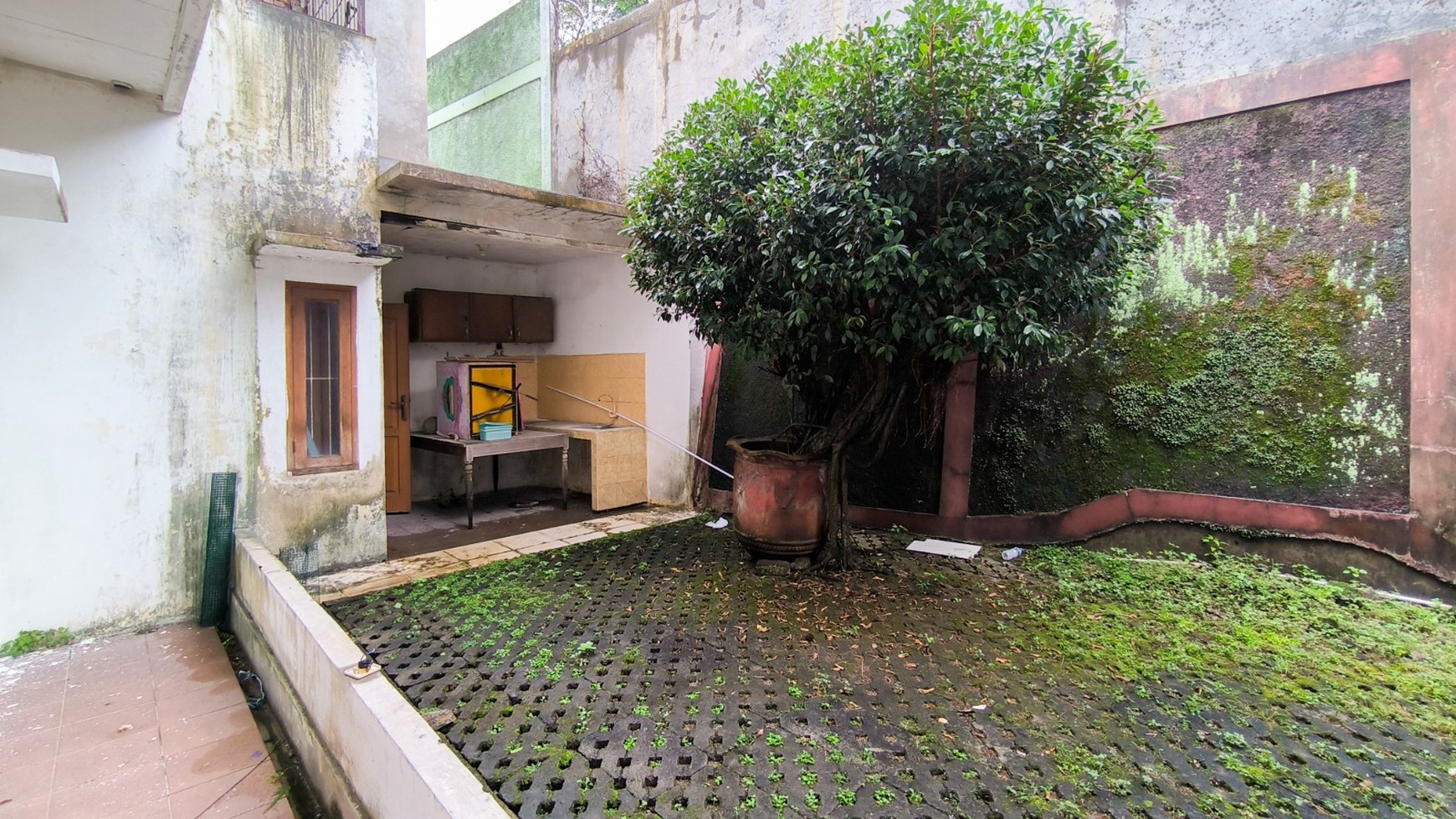 Rumah siap huni,2 lantai,strategis di Bintaro Jaya Sektor 9