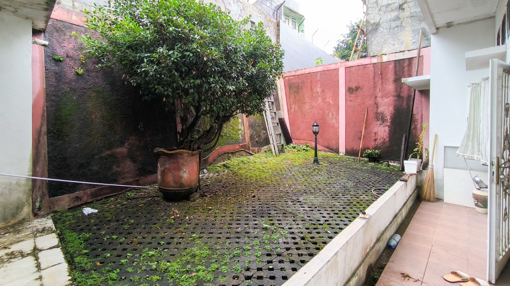 Rumah siap huni,2 lantai,strategis di Bintaro Jaya Sektor 9