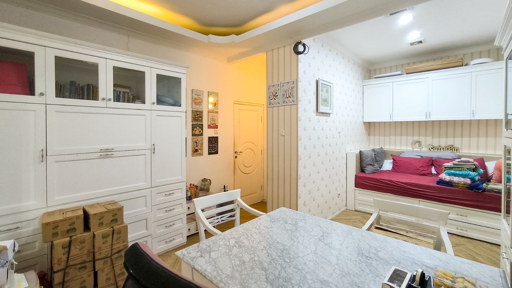 Rumah siap huni,2 lantai,strategis di Bintaro Jaya Sektor 9