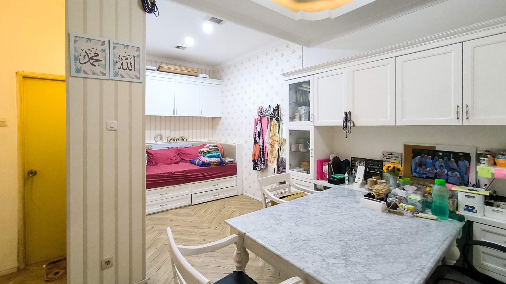 Rumah siap huni,2 lantai,strategis di Bintaro Jaya Sektor 9