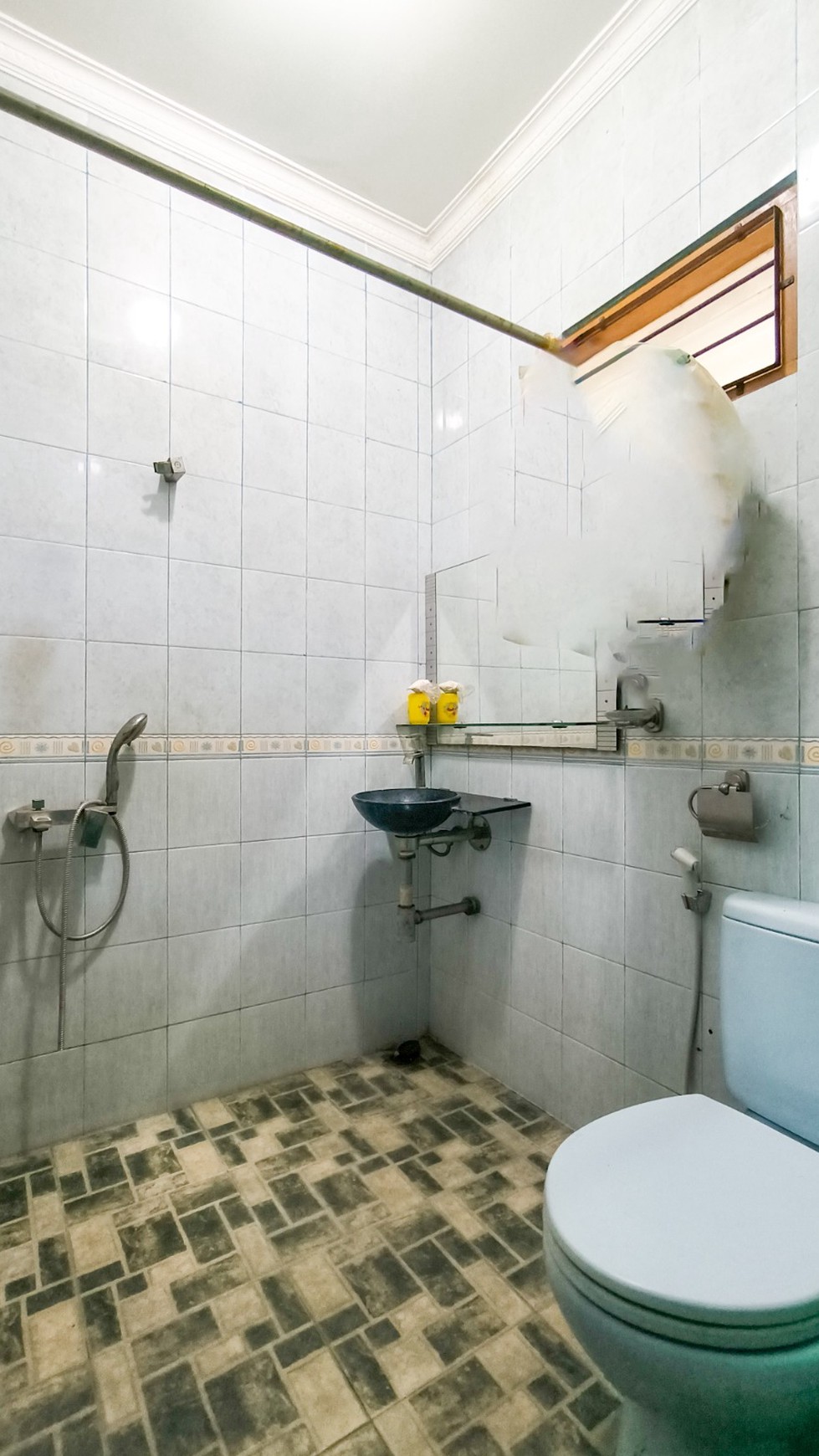 Rumah siap huni,2 lantai,strategis di Bintaro Jaya Sektor 9