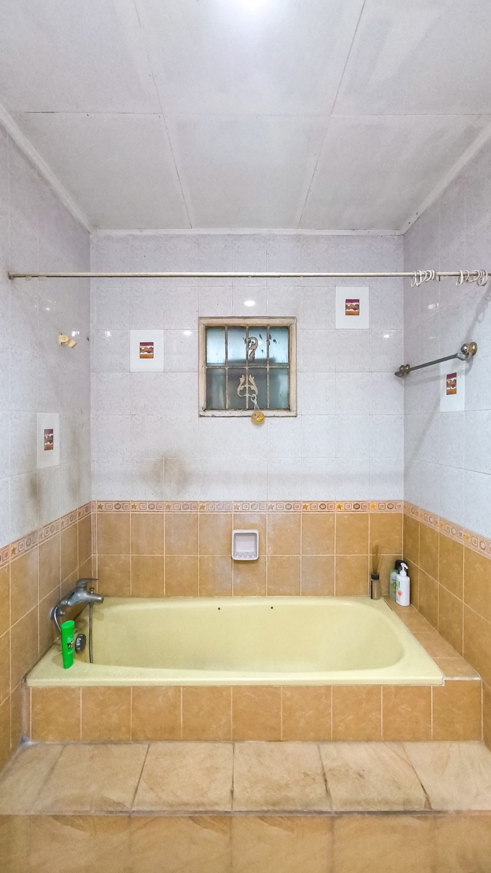 Rumah siap huni,2 lantai,strategis di Bintaro Jaya Sektor 9