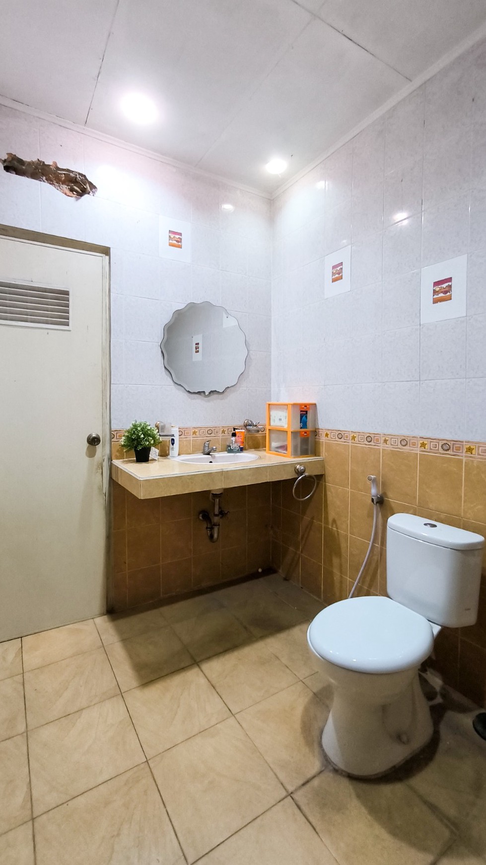 Rumah siap huni,2 lantai,strategis di Bintaro Jaya Sektor 9