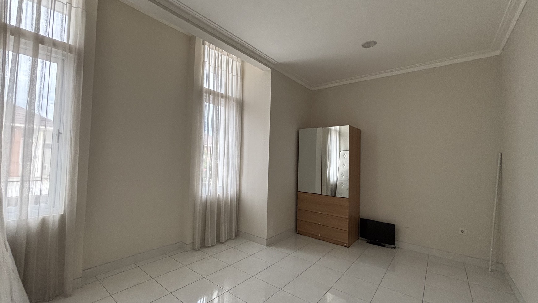 Rumah Siap Huni, Semi Furnished di Kota Wisata 