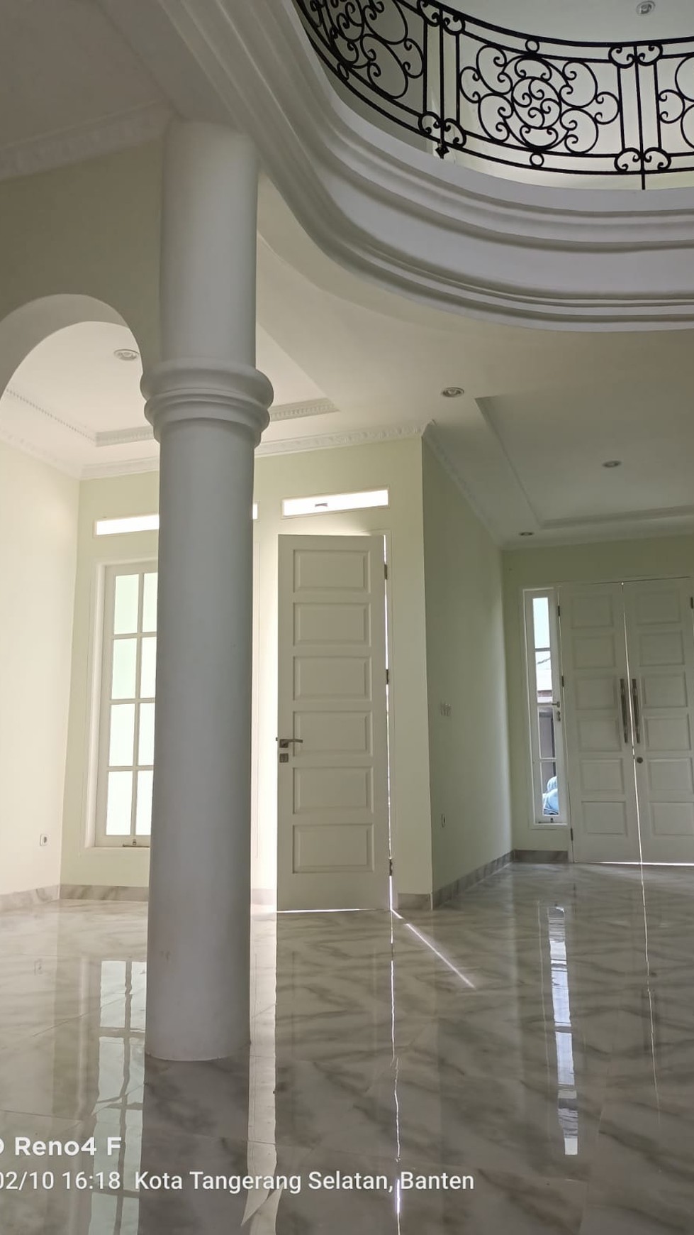 Rumah bagus bangunan baru Nyaman dekat St Pondok Ranji di Bintaro.