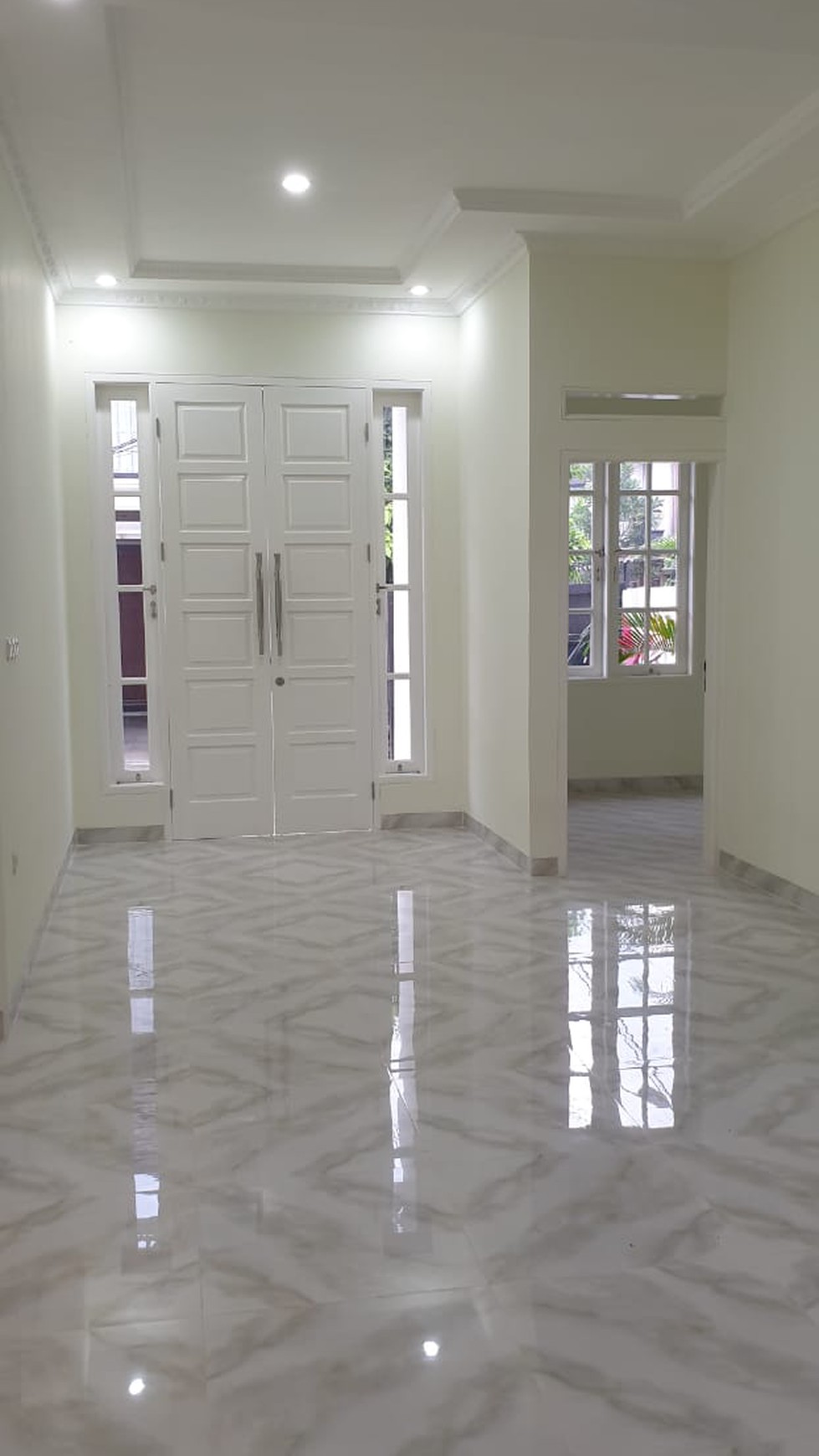 Rumah bagus bangunan baru Nyaman dekat St Pondok Ranji di Bintaro.