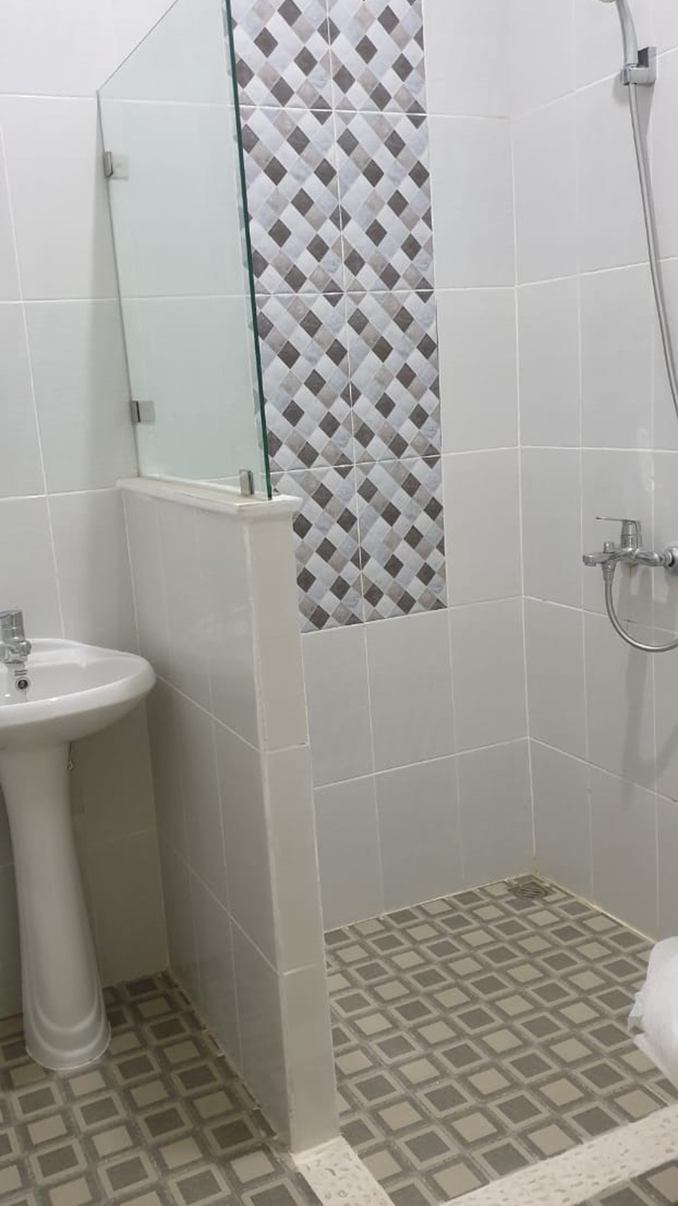Rumah bagus bangunan baru Nyaman dekat St Pondok Ranji di Bintaro.