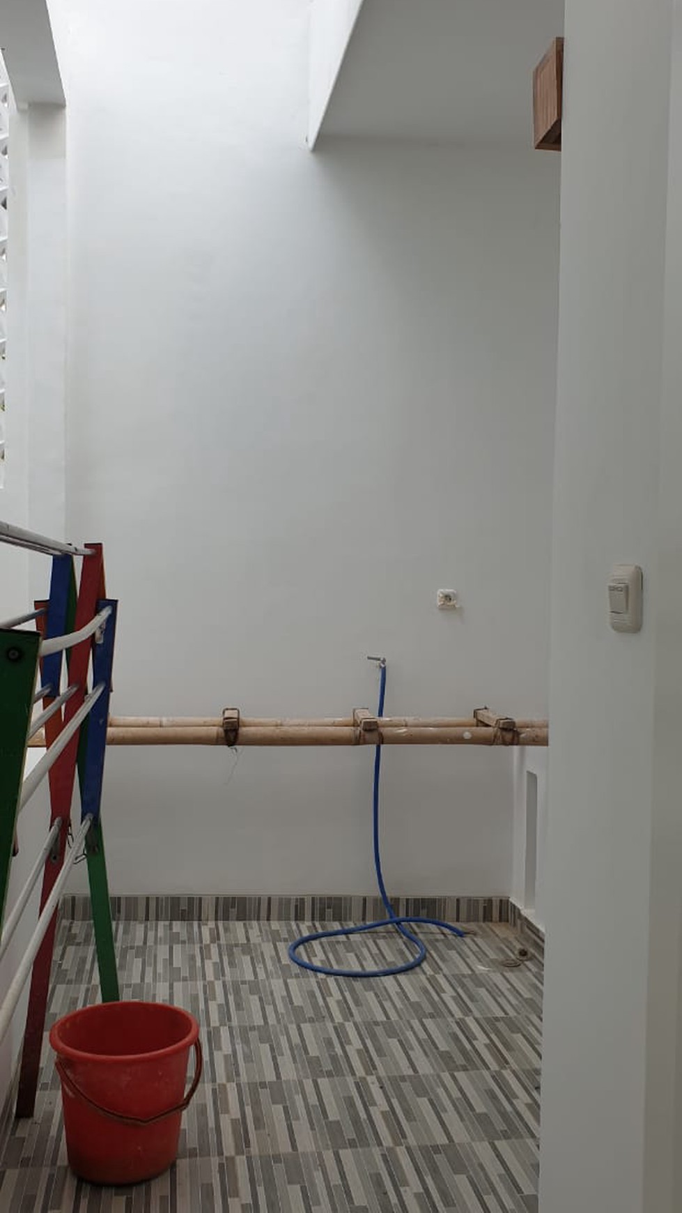 Rumah bagus bangunan baru Nyaman dekat St Pondok Ranji di Bintaro.