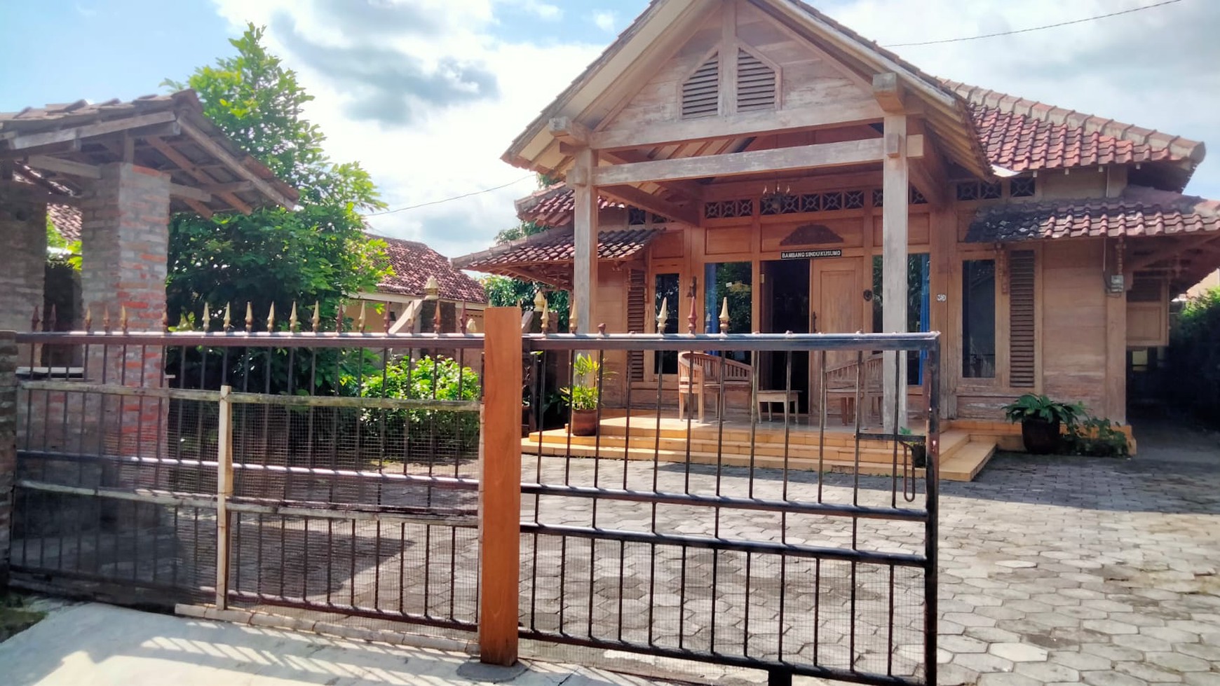 Rumah Kayu Desain Klasik 2 Kamar Lokasi Wirokerten Bantul 