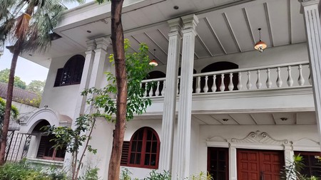 Rumah asri dan murah  900m2 di Pondok Indah, 5 menit ke  PIM dan 10 menit ke Pintu Tol