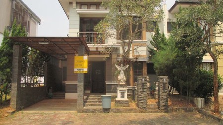 Vermont parfkland rumah sewa strategis Tengah kota siap huni