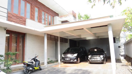 5 Bedrooms Villa Freehold in Kerobokan with surrounding Rice fields view Bali