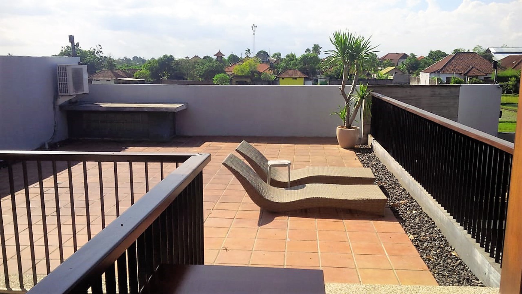 5 Bedrooms Villa Freehold in Kerobokan with surrounding Rice fields view Bali
