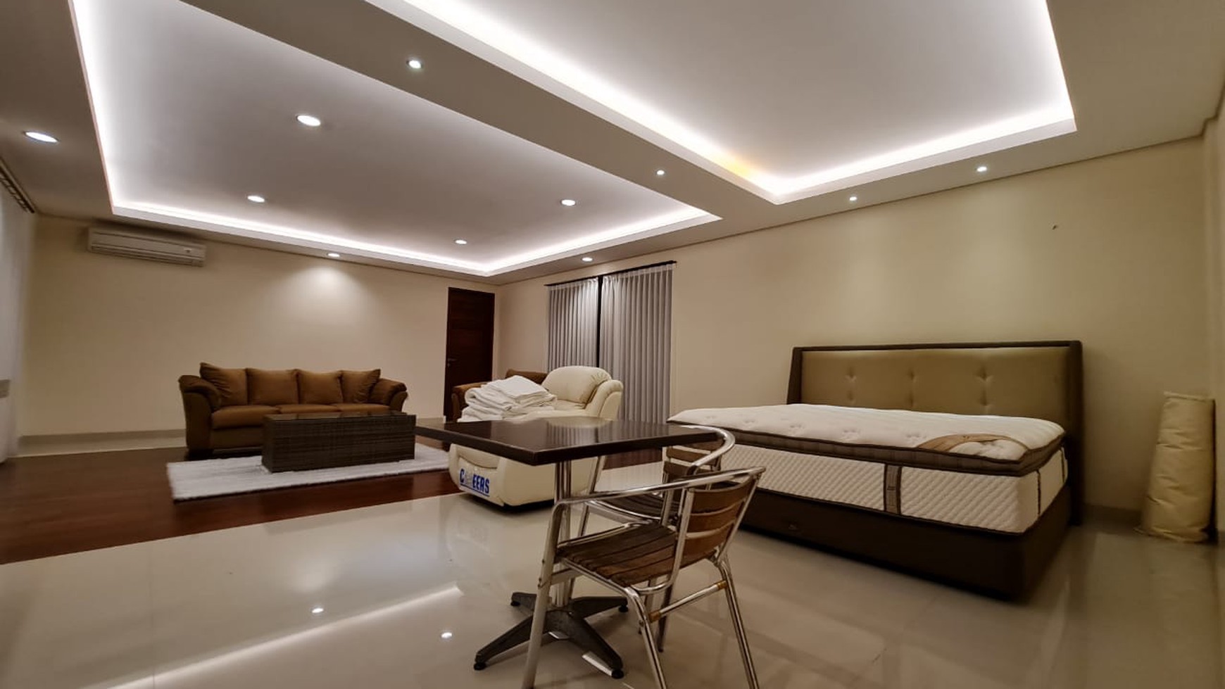 Freehold premiere spacious and luxury villa at tourist area of Senggigi Beach