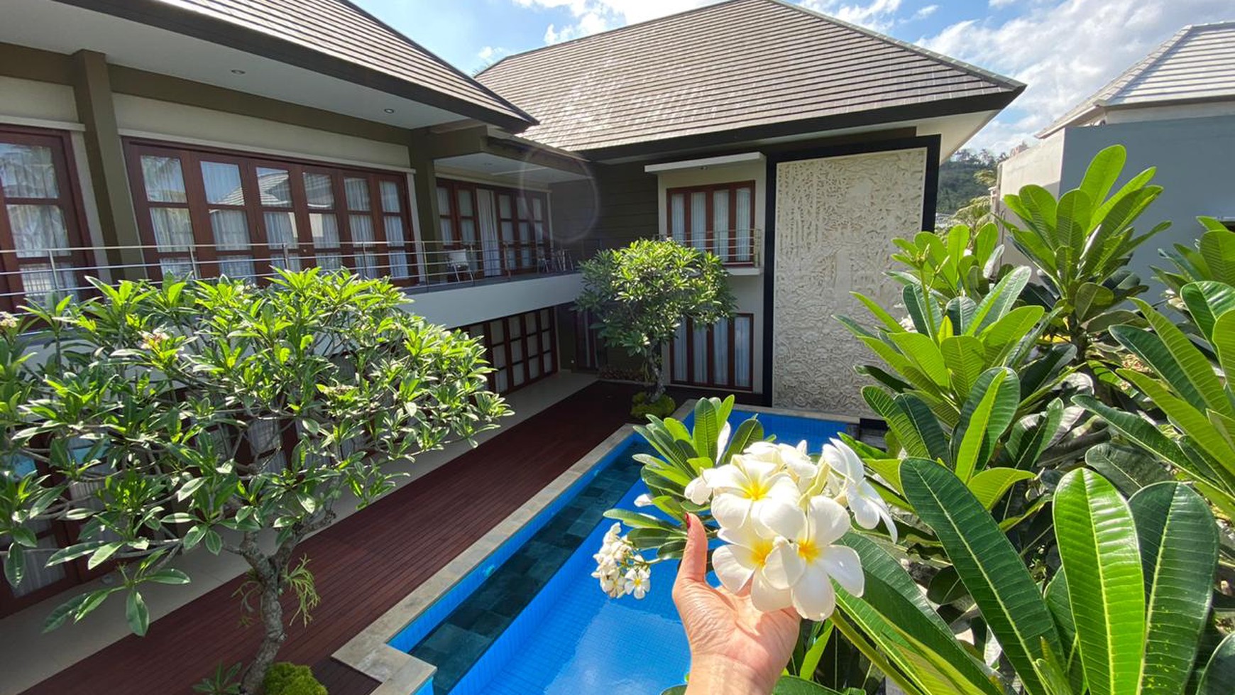 Freehold premiere spacious and luxury villa at tourist area of Senggigi Beach