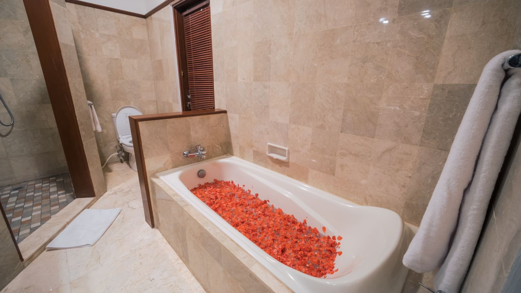 Large 3 Bedrooms Leasehold In Exclusive Beachside Gated Community Keramas Bali