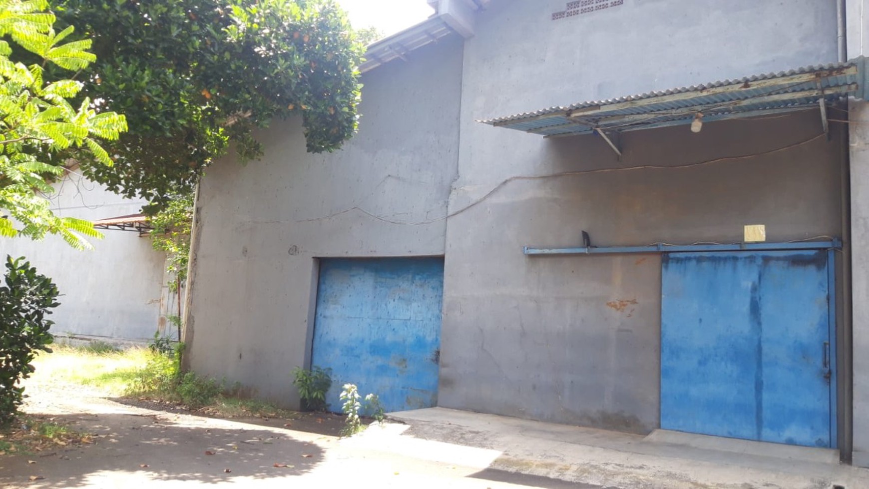 Tanah dan Gudang  Jl Ahmad Yani, Cilegon Luas 1,9 Ha, ada bangunan (Kantor, Rumah, Toko Gudang)