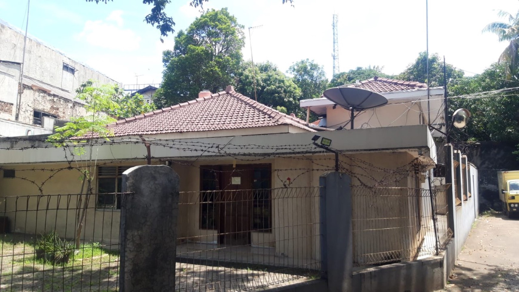 Tanah dan Gudang  Jl Ahmad Yani, Cilegon Luas 1,9 Ha, ada bangunan (Kantor, Rumah, Toko Gudang)