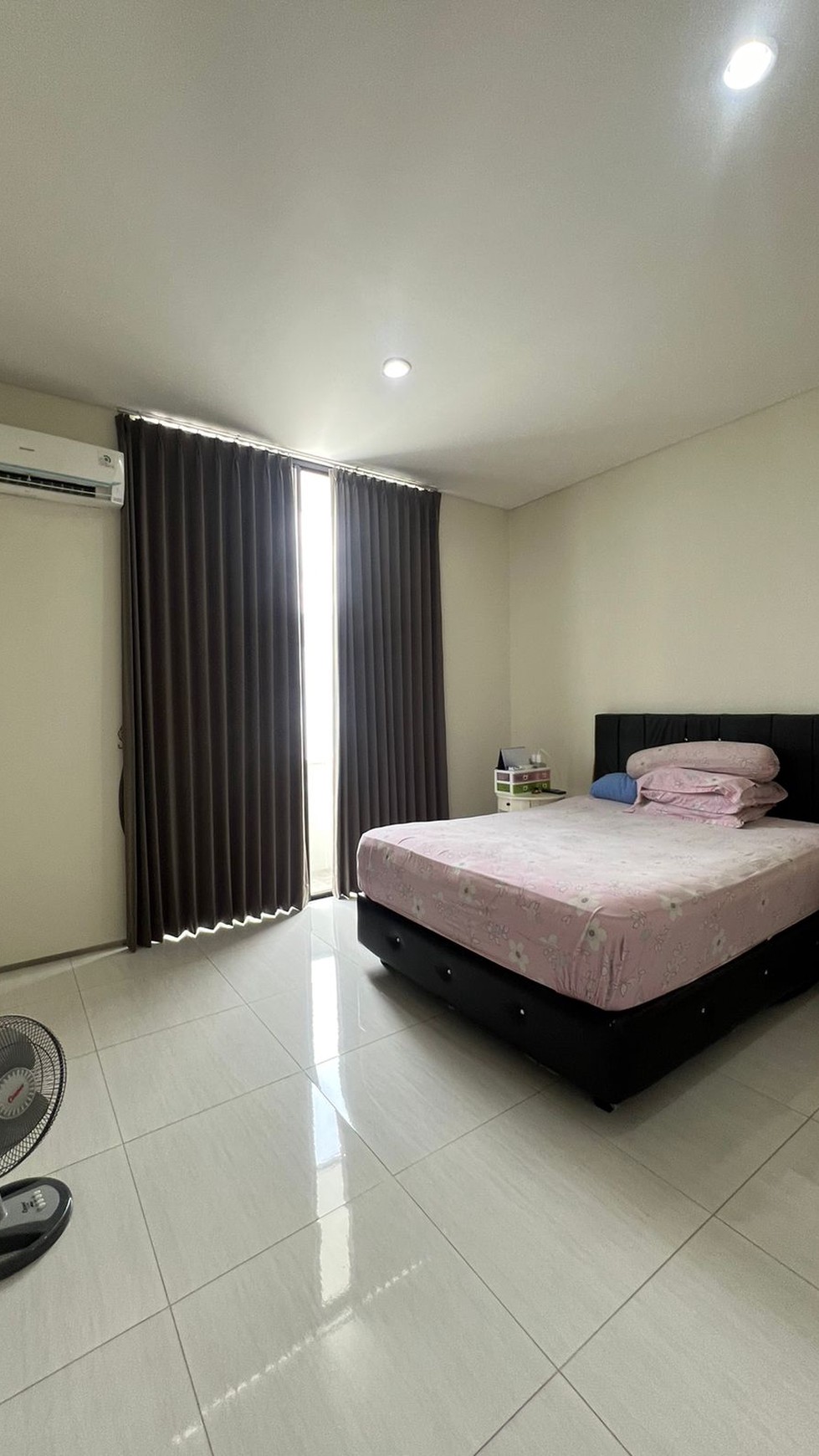 Dijual Rumah Graha Natura Surabaya SEMI Furnished dekat GWalk Citraland , Pakuwon Mall, PTC, Supermall