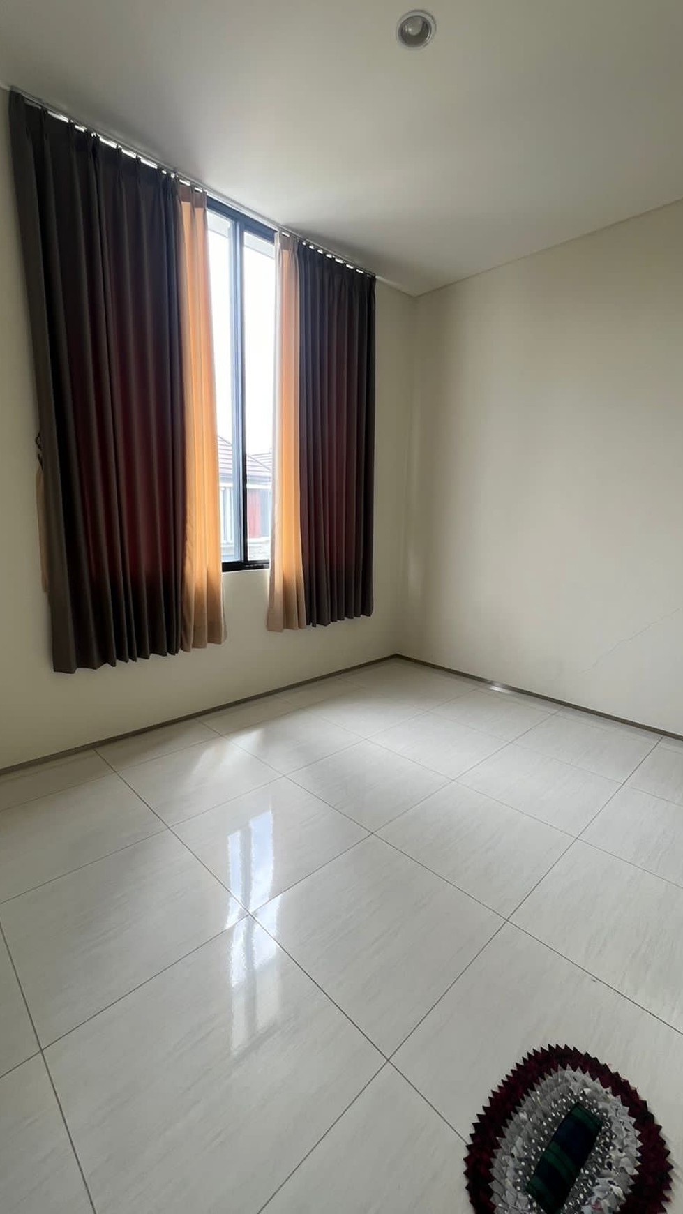 Dijual Rumah Graha Natura Surabaya SEMI Furnished dekat GWalk Citraland , Pakuwon Mall, PTC, Supermall