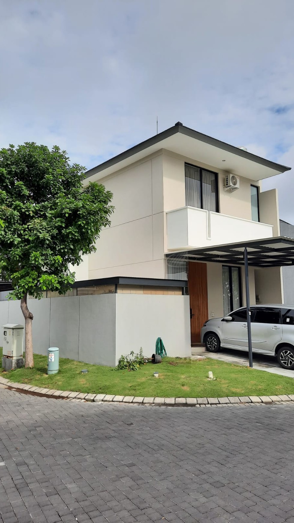 Dijual Rumah Graha Natura Surabaya SEMI Furnished dekat GWalk Citraland , Pakuwon Mall, PTC, Supermall