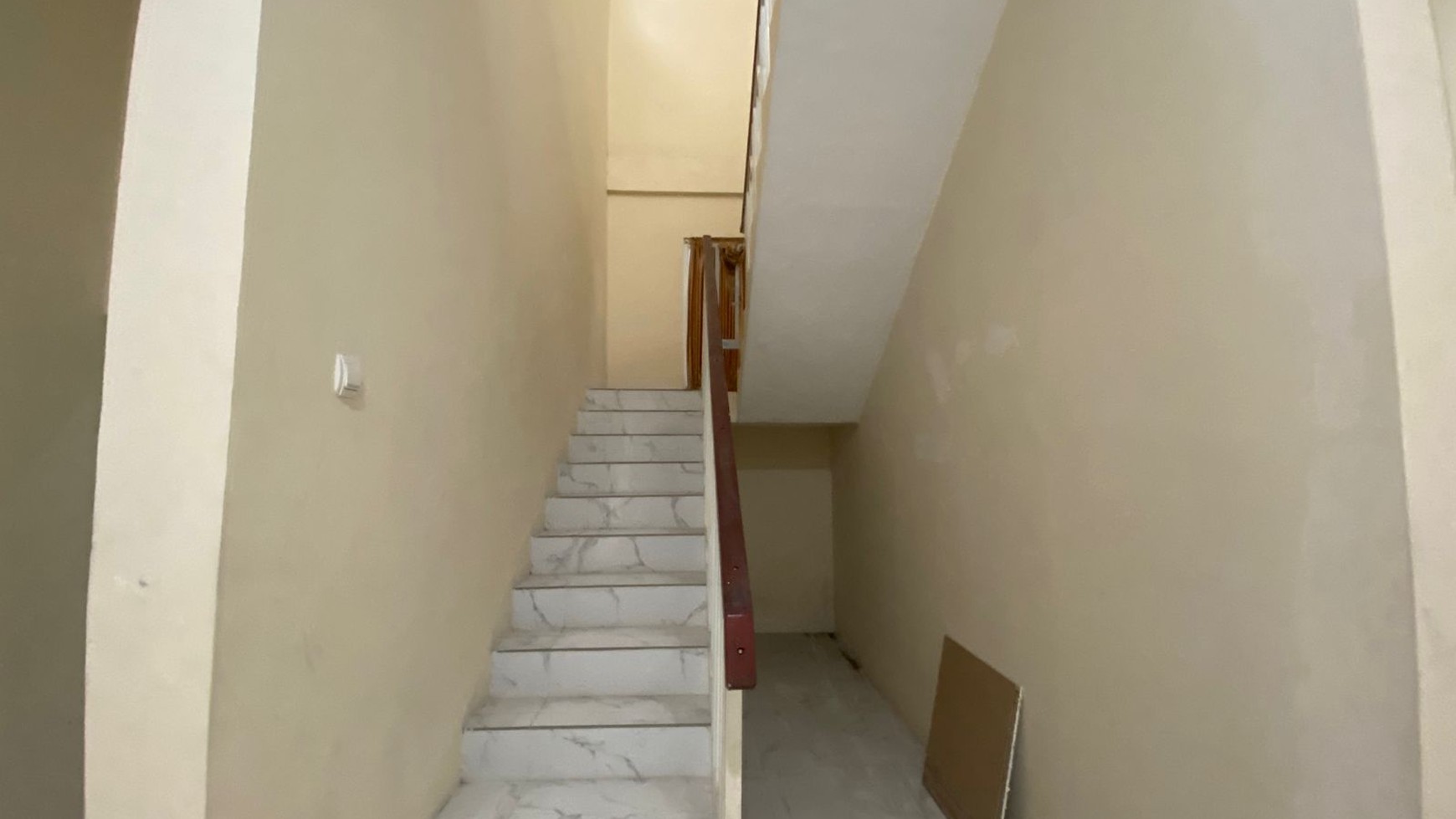 Rumah Minimalis 2 Lantai Sudah SHM Lingkungan Nyaman di Cibubur