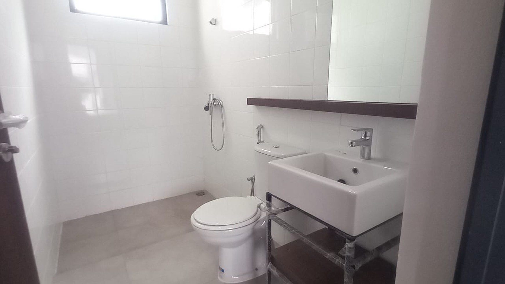 DIJUAL RUMAH FULL FURNISH DI FREJA SUITE BSD