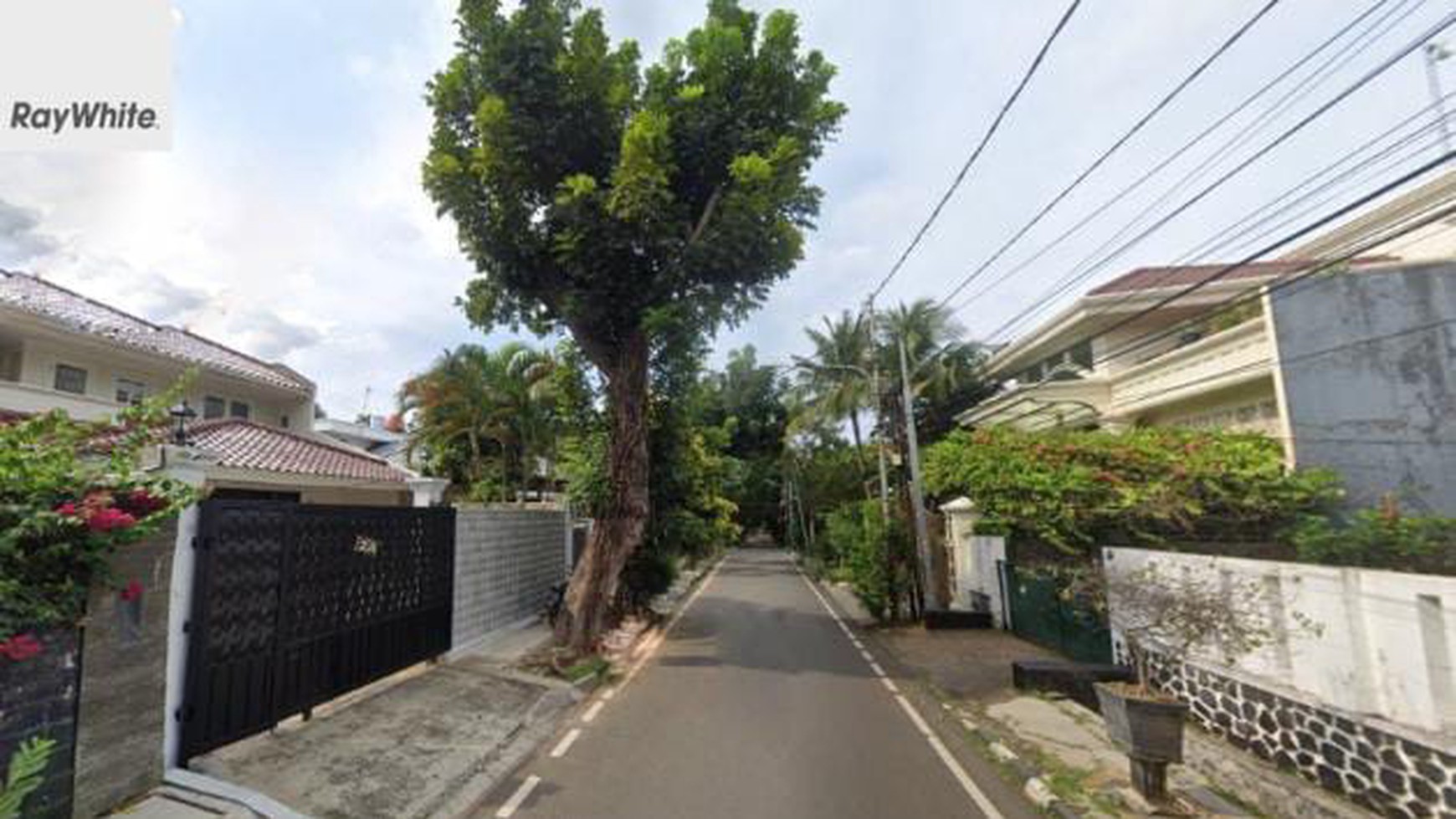 FOR SALE Rumah Nyaman dan Terawat Jalan Bayuwangi Menteng Jakarta Pusat