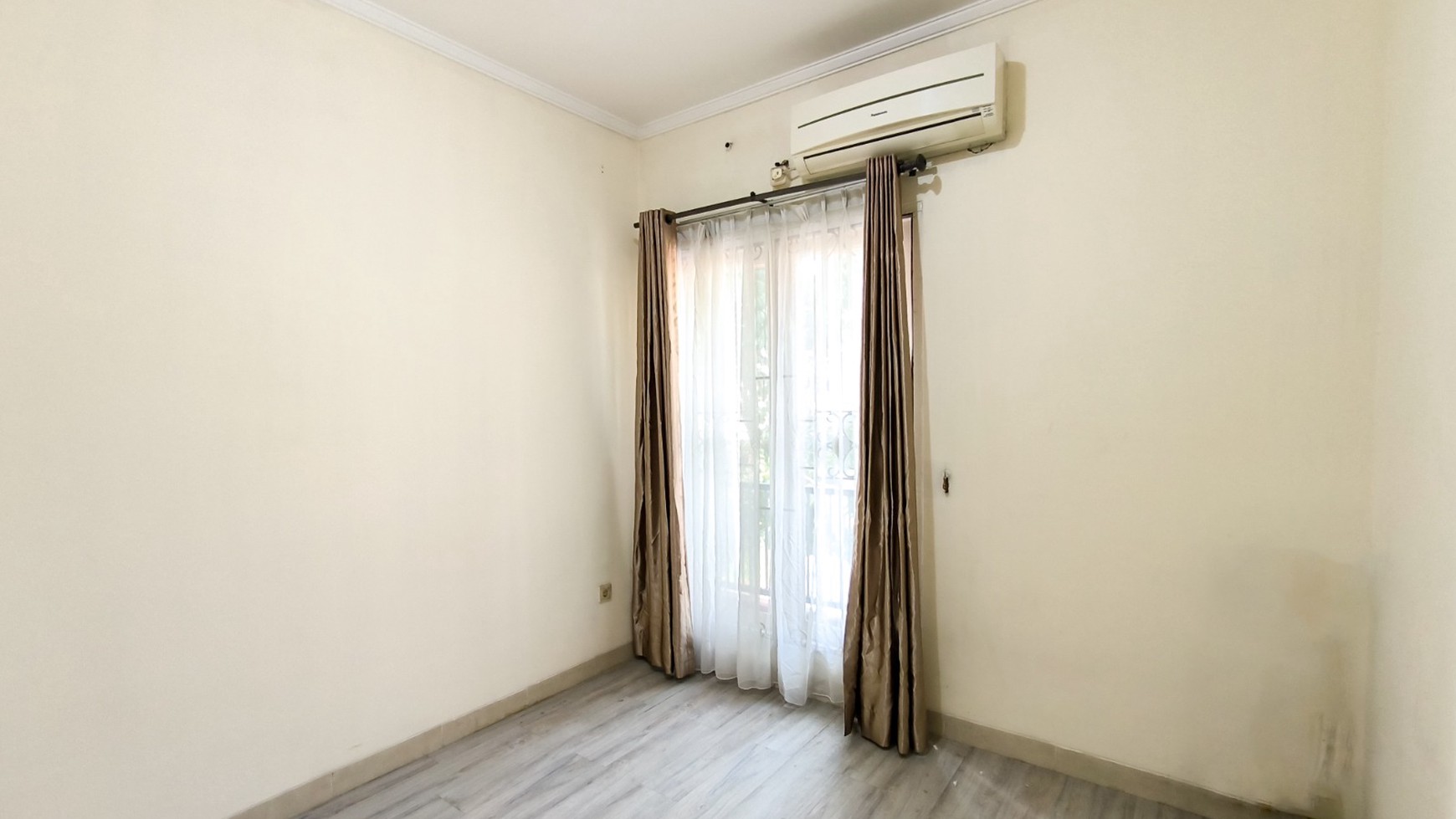 Rumah dalam cluster,securty 24 jam di Bintaro Jaya 9