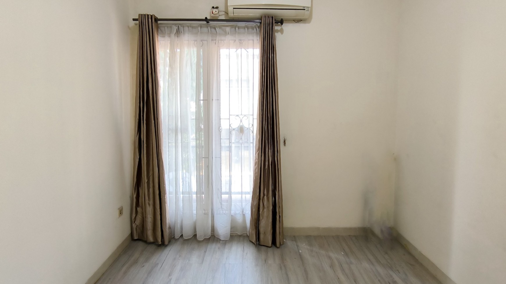 Rumah dalam cluster,securty 24 jam di Bintaro Jaya 9