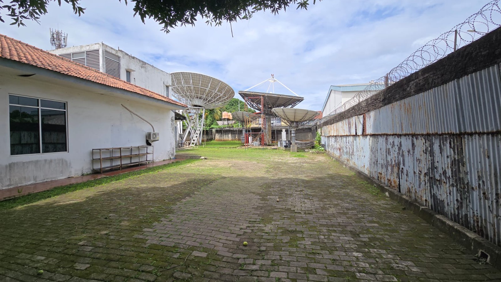 Rumah Hitung Kavling Pinggir Jalan Strategis di Ciputat Raya, Kebayoran Lama, Jakarta Selatan