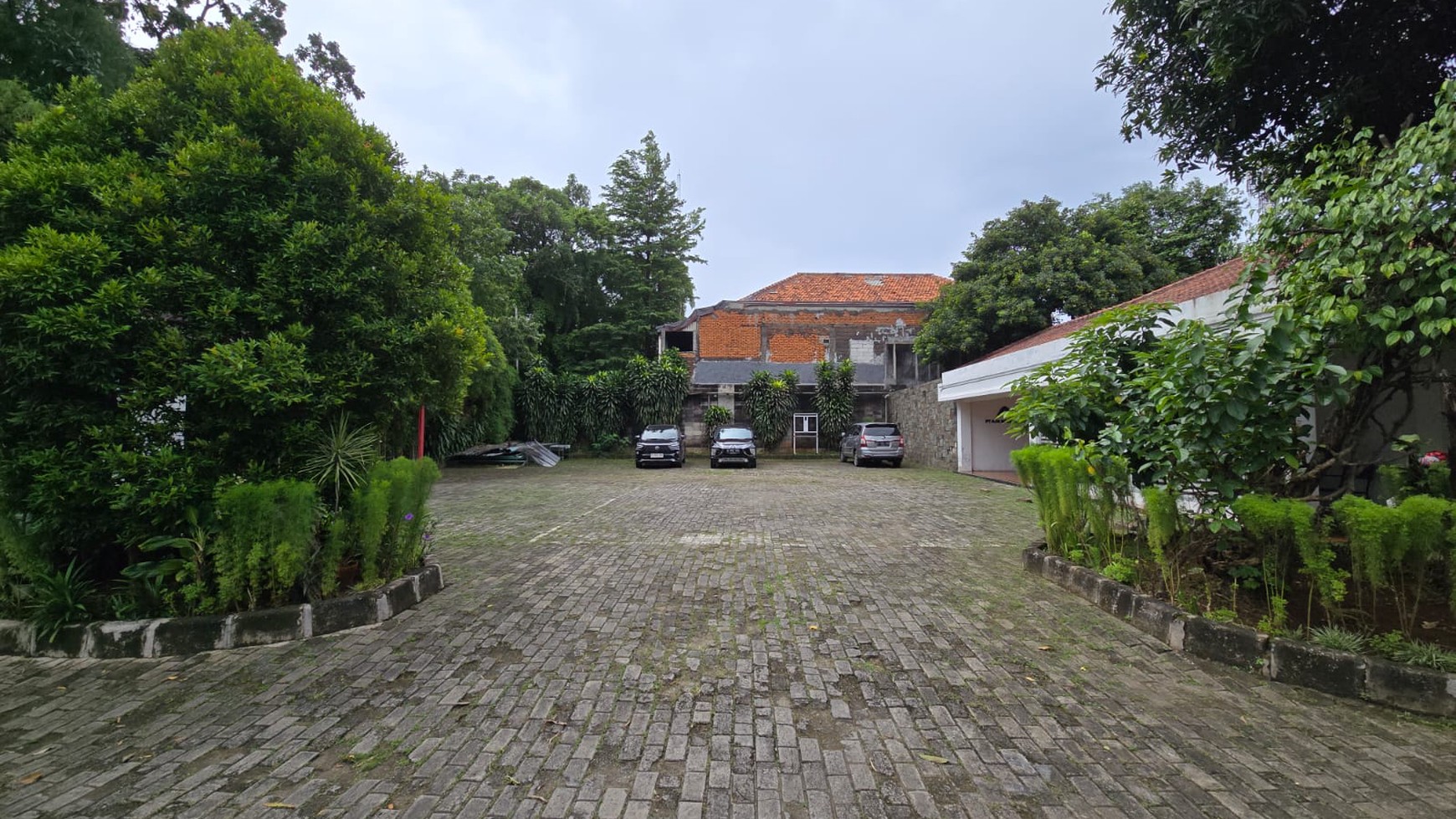 Rumah Hitung Kavling Pinggir Jalan Strategis di Ciputat Raya, Kebayoran Lama, Jakarta Selatan