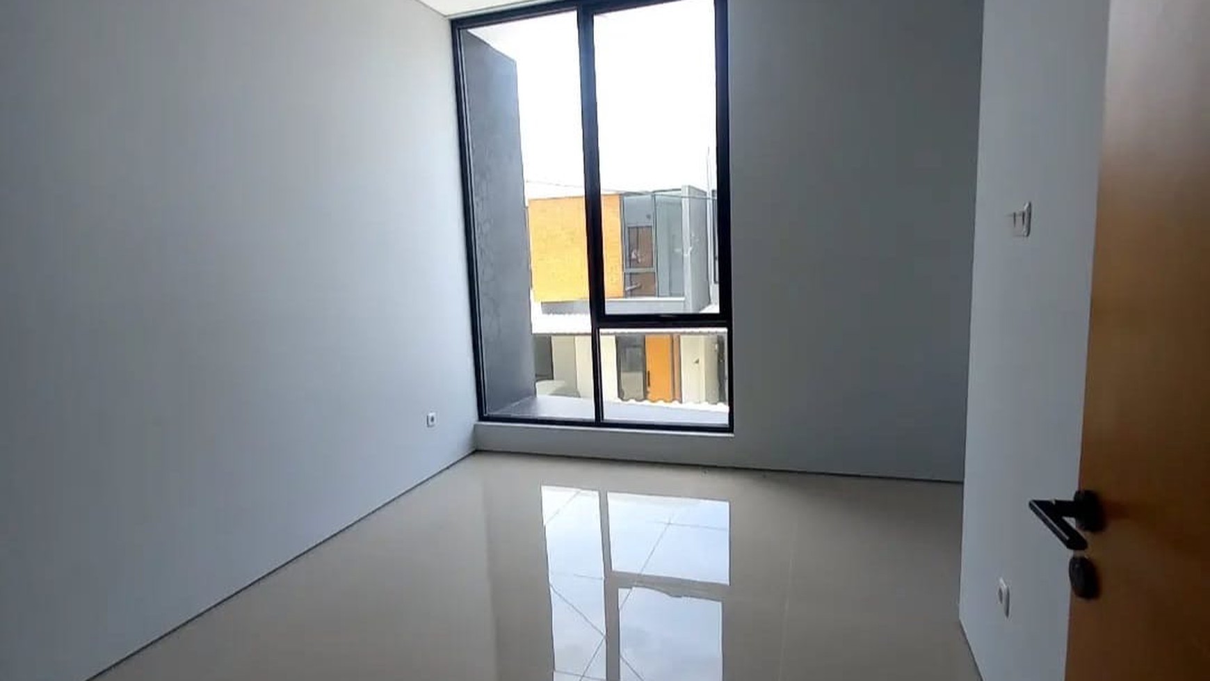 Rumah Brand new, minimalis, dalam cluster kemanan 24 jam di Ciputat